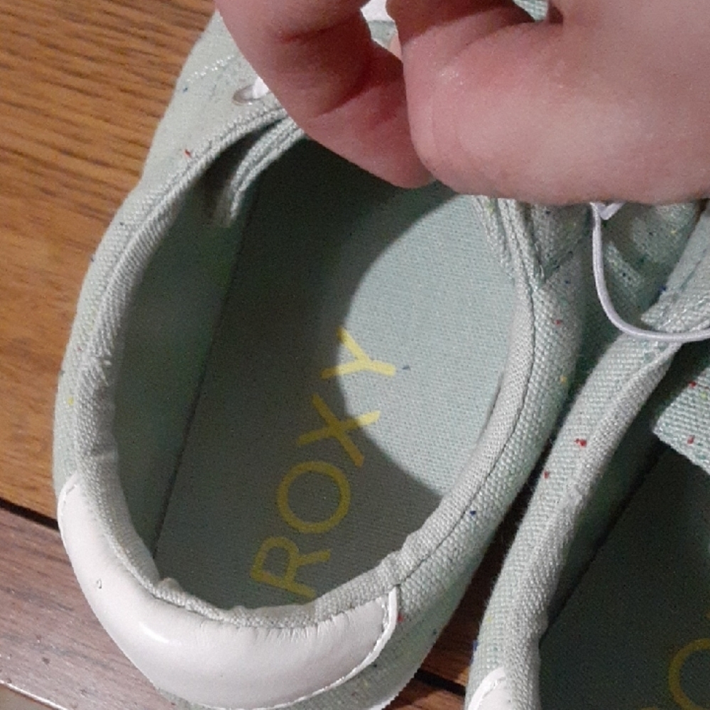 Mint Green Sneakers with White Accents - Picture 4 of 8